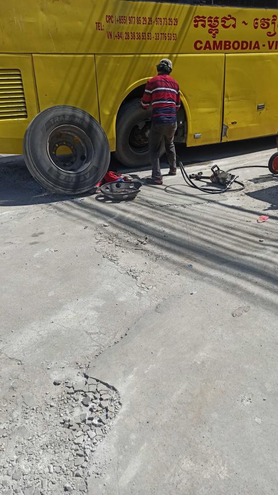 bus tire change