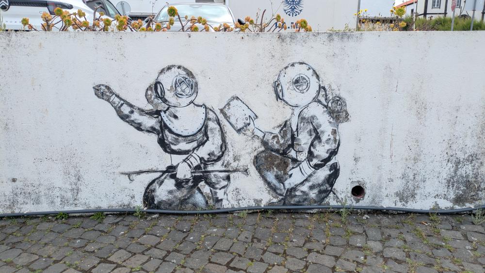 Madalena with street art